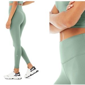 Alo Yoga 7/8 High-Waist Airbrush Legging - Soft Seagrass